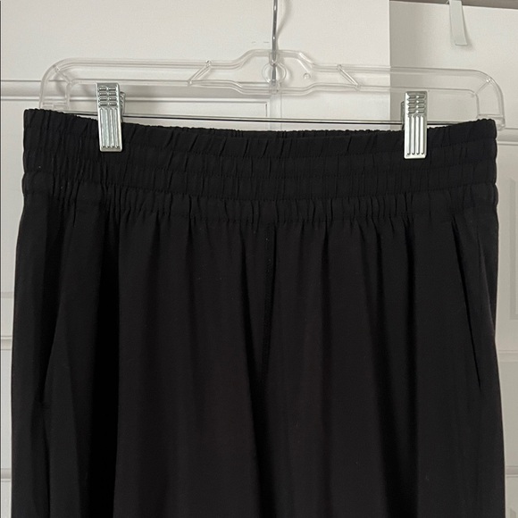 Vuori Villa Women's Black Wide-Leg Pants - Picture 5 of 7